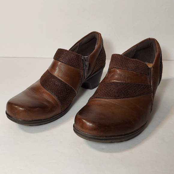 Earth Origin Women's Size 6 (M), Brown Leather Suede Slip On Zip Shoes - Picture 2 of 13